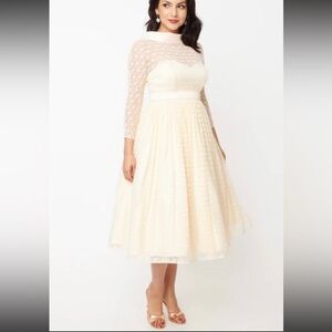 Unique Vintage Plus Size Cream Floral Lace Lille Wedding Dress